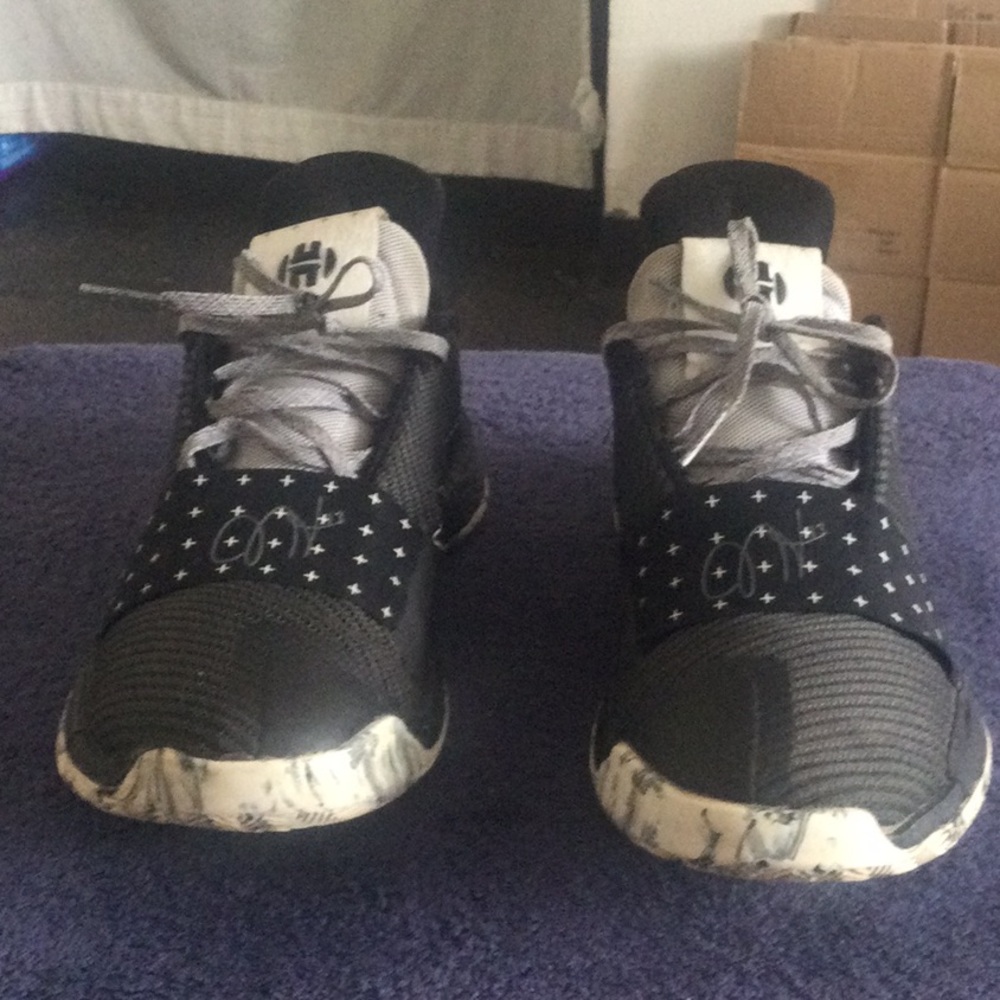 Black and Gray Athletic Sneakers with Star Strap